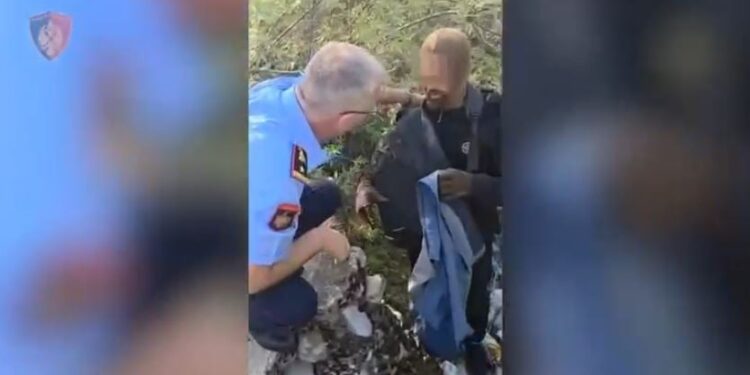 Me çorape në kokë dhe çantë në dorë, policia e Shkodrës publikon pamjet e arrestimit të Ragip Gilës