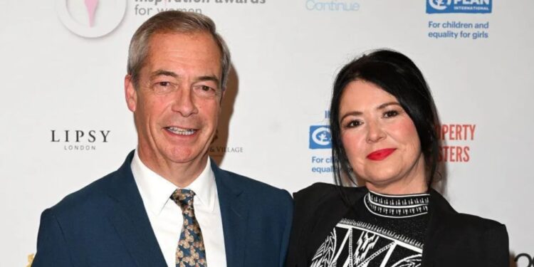 “Me vështirësi mbante financat në 2017, tani partnerja 'në nevojë' e Nigel Farage blen një shtëpi prej 885 mijë £”