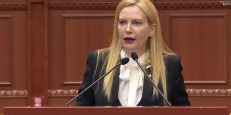 Mesila Doda: ‘Nuk jam deputete e PD-së’ - Reagimi i saj për Top Channel mbi grupet dhe angazhimin e saj në PDIU