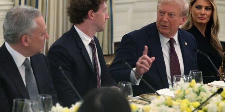 Momenti i ngatërruar në darkën me teknologët miliarderë: Trump pyet për investimet në SHBA, Zuckerberg përgjigjet: Nuk e dija se çfarë…