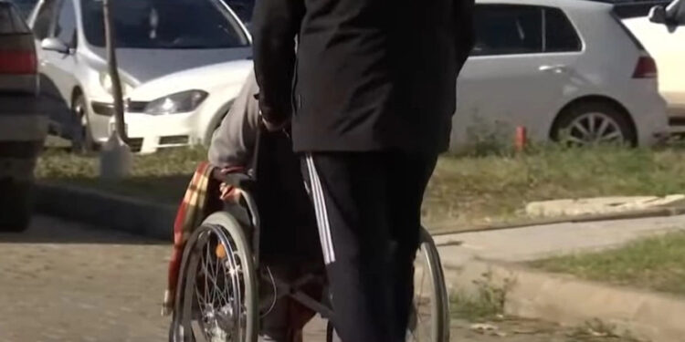 Mungesa e ekipeve mobile e bën më të vështirë aksesin në pension për individët me aftësi të kufizuara.