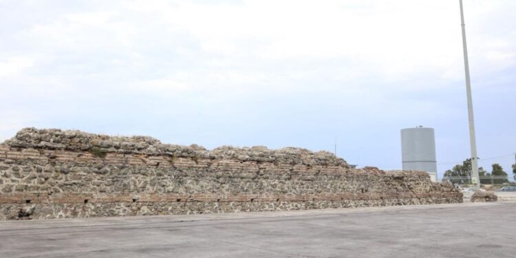 “Muret e Portës” do të rikonstruktohen, projekti që do të revitalize monumentin kulturor në Porto Romano.