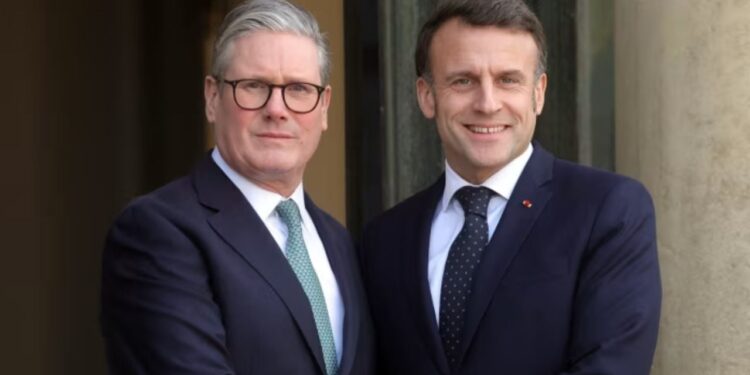 Ndërsa luftohet ndaj ekstremizmit të djathtë, opinionet për Macron dhe Starmer vazhdojnë të përkeqësohen.