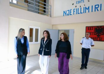 Nënë Tereza, nëntë vjet pas shpalljes si shenjtores/ Ditë Ndërkombëtare e Bamirësisë, Spiropali viziton institutin për fëmijët në Kavajë.