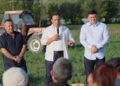 Nënkryetari Sulaj organizon takim në Baldushk, ftesë për fermerët: Bashkohuni në projekte dhe promovoni produktet tuaja për eksport.