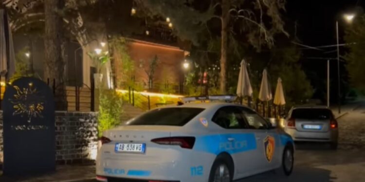 Nga rrëzimi i karrigeve me shkopinj bejsbolli: Detajet e sherrit në Korçë, si u përkeqësua situata