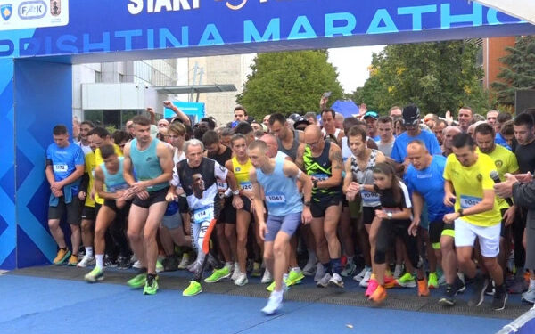 Nis Maratona e Prishtinës, rreth 1800 atletë garojnë në distancën prej 44 km