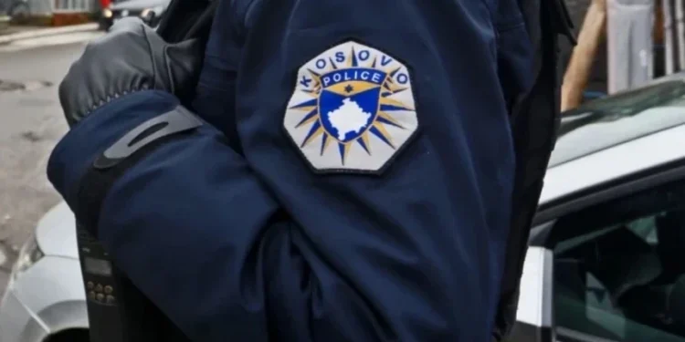 Një person humbi jetën në Viti pas goditjes nga një automjet në një park.