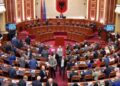 Opozita largohet nga seanca plenare, mazhoranca miraton ndryshimet e rregullores së Kuvendit me 79 vota.