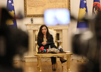 Osmani: Më kritikoni si të doni, por mos e publikoni private jetën e vajzave të mia