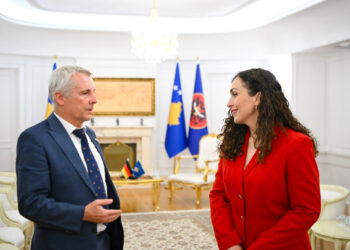Osmani organizon një takim përshëndetës me ambasadorin gjerman Rohde.