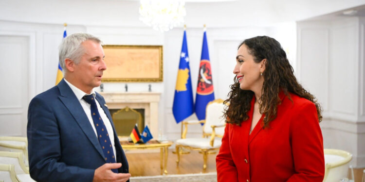 Osmani organizon një takim përshëndetës me ambasadorin gjerman Rohde.