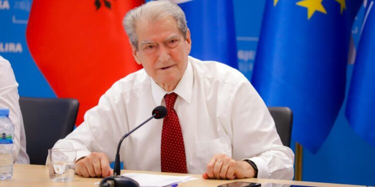 PD zgjodhi drejtuesit e grupit parlamentar: Bardhi konfirmohet si kryetar, Leskaj voton kundër; Gjekmarkaj është nënkryetar i Kuvendit.