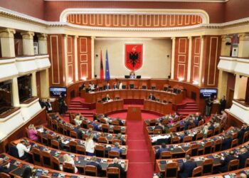 PS me skuadër të re në Kuvend: Niko Peleshi në krye të Parlamentit, Balla përsëri lider i grupit. Ndryshimet në drejtimin e komisioneve parlamentare.