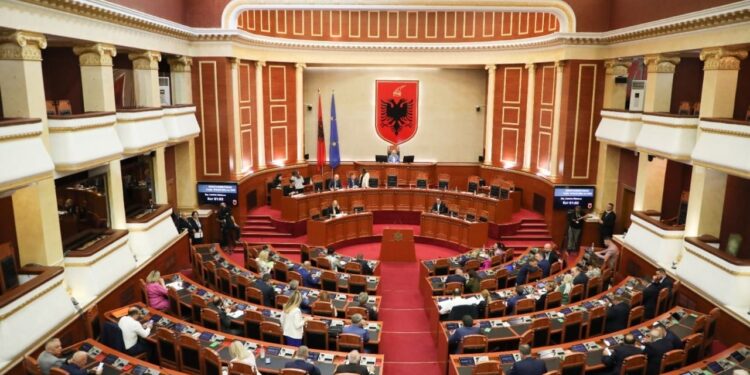 PS me skuadër të re në Kuvend: Niko Peleshi në krye të Parlamentit, Balla përsëri lider i grupit. Ndryshimet në drejtimin e komisioneve parlamentare.