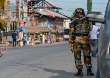 Pakistan, trupa të treshe grave transgjinore janë gjetur të vrarë me armë zjarri pranë një rruge.