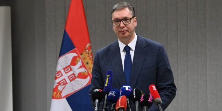 “Parada e Ushtrisë Serbe: Vuçiç thekson mesazhin e stabilitetit dhe paralajmërimin për agresorët e mundshëm”