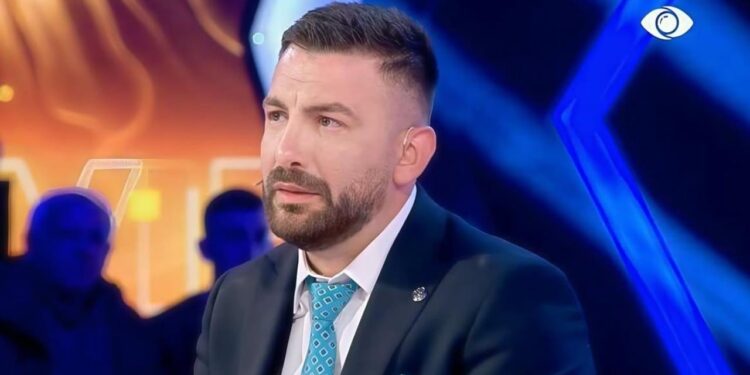 Paraliza faciale dhe gjendja aktuale e këngëtarit Kelly: detaje të reja zbulohet.