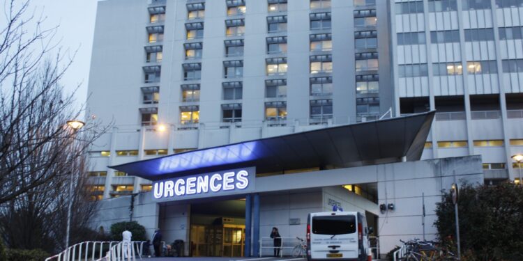 Parisi jep një paralajmërim të rëndësishëm: Ministria e Shëndetësisë urdhëron hapjen e qendrave mjekësore për të lënduarit nga fronti.