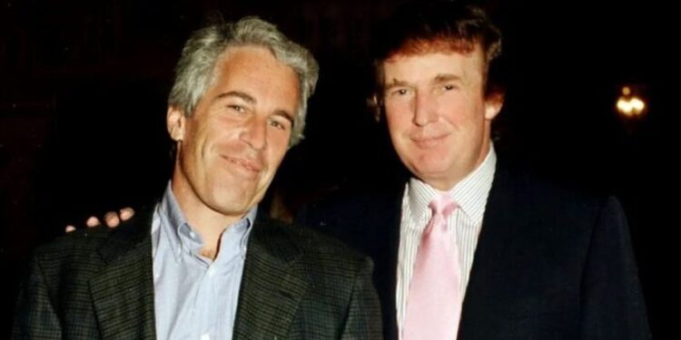 “Pas nënshkrimit të Trump dhe informacionit të tjerë”/ Publikohet “libri i ditëlindjes” së Epstein!