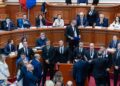 Për herë të parë, miratohet programi dhe përbërja e Qeverisë me 82 vota në favor. Seanca zgjat vetëm 25 minuta.