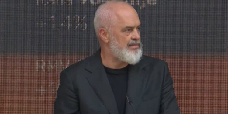 “Përpara pa ndalim”/ Rama ndan një tjetër video nga lirimi i hapësirave të zaptuara  
Kryeministri Edi Rama publikoi në rrjetet sociale pamje të reja nga aksioni për çlirimin e hapësirave publike.