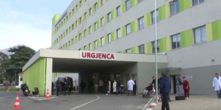 Personi nga Tropoja, i arrestuar për dhunë, humb jetën në QSUT