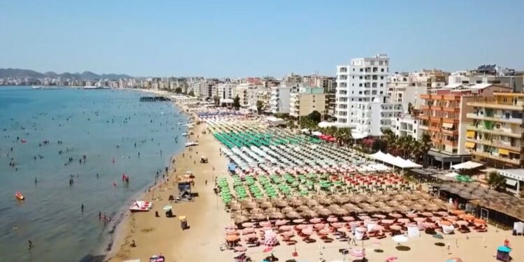 Përvojat e rënda për një turiste 18-vjeçare, mediat italiane raportojnë incidentin në plazhin e Durrësit.