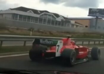 Policia arreston “shoferin fantazmë” pas një periudhe arratisjeje, i cili lëviste me makinë garash në autostradë.
