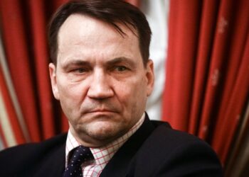 Polonia e akuzon Hungarinë, ministri i jashtëm: Po e shantazhoni BE-në me Ukrainën, keni kaluar limitet.