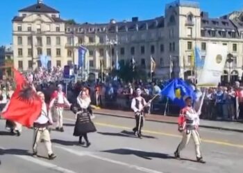 Prezentimi i veshjeve tradicionale shqiptare në Oktoberfest, Rama ndan videon: Xhubleta shqiptare u dallua.