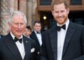Princ Harry arrin në Clarence House për t'u takuar me Mbretin Charles.
