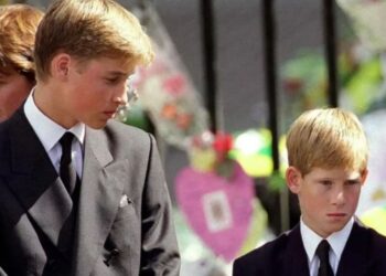 Princi Harry tregon për momentet e vështira gjatë funeralit të Dianës: Na kërkuan të ecim pas arkivolit, ishte një akt barbar.