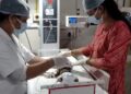 Prindërit e saj e varrosën e gjallë, barit i zonës ia del të shpëtojë foshnjën 20-ditëshe