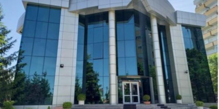 Prokuroria e Korçës e çon në gjyq mësuesin e artit për ngacmimin e nxënëseve të mitura