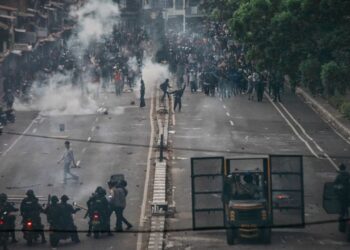 Protestat që shkaktuan pesë viktima/ Tubimet në Indonezi ndalen pas ndërhyrjes së ushtrisë, por pakënaqësia e qytetarëve vazhdon të jetë e thellë