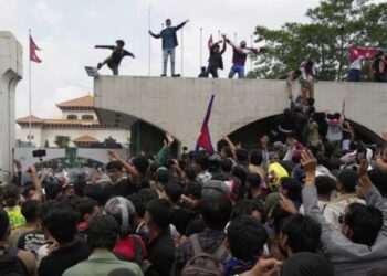 Protestë ndaj qeverisë në Nepal, 16 të vdekur dhe dhjetëra të plagosur pas përleshjeve me policinë.