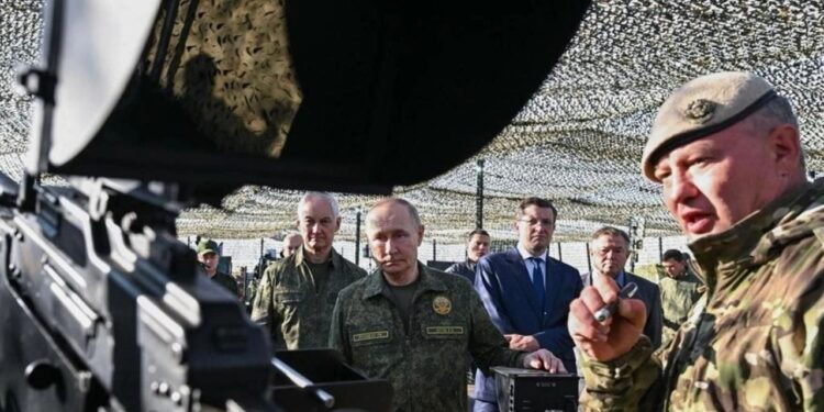 Puç me uniformë: Putin viziton stërvitjet ruso-bjelloruse, ku merrnin pjesë edhe ushtarë të SHBA-së