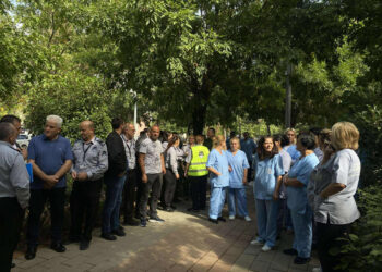 Punëtorët teknikë të sektorit privat protestojnë për kërkesat e rritjes së pagave