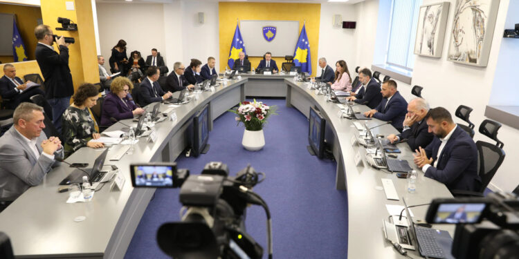 Qeveria në detyrë shpall shpronësimin e disa pronave, Kurti: Kjo është për investime dhe projekte në komunat e Kosovës