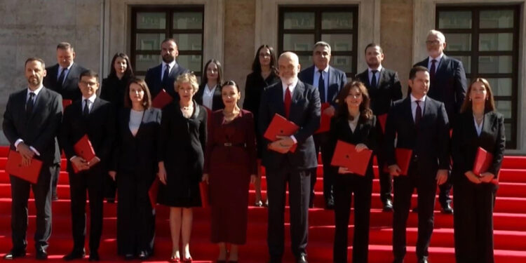 Rama dhe ministrat japin betimin para presidentit Begaj