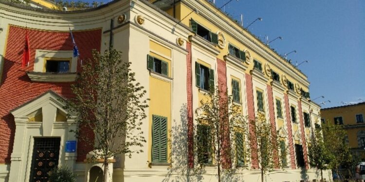 Rama fillon fushatën në Tiranë, paradite takim me nënkryetarët e Bashkisë dhe Manastirliun, më pas thirrje për deputetët dhe ministrat.