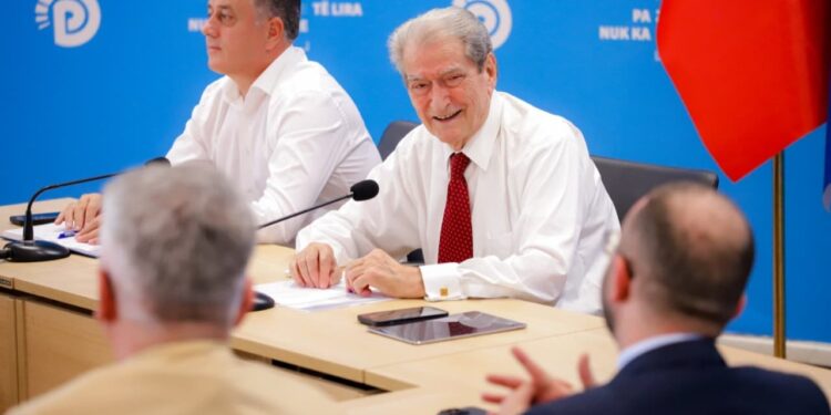 Rama shpalli qeverinë e re, Berisha: Të ardhmen e Tiranës e prishin gjithnjë e më shumë.