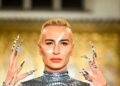 Rezistencë, poezi dhe stil: Elton Ilirjani në qendër të vëmendjes gjatë London Fashion Week!