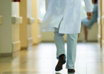 Rritet numri i profesionistëve shëndetësorë që duan të largohen nga Kosova