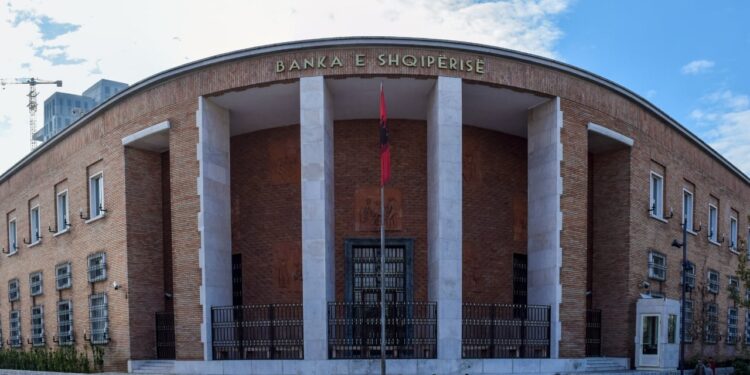 Rritja e çmimeve ngadalësohet, sipas Bankës së Shqipërisë: Në 6 muaj ajo u rrit me 42%, interesimi nga të huajt bie lehtësisht.