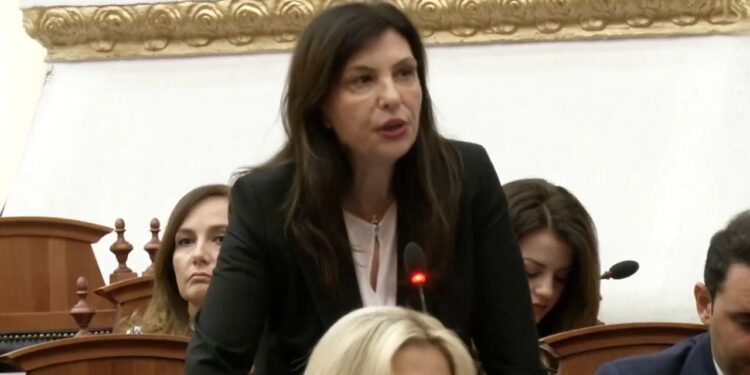 "Ruçi: A ka lejuar ndonjëherë një lodër teknologjike të flasë?" - Topalli drejtohet Peleshit: Keni ndryshuar rregulloren pa konsensus për herë të parë.