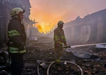 Rusia godet Ukrainën me dronë, një person humb jetën dhe disa të tjerë lëndohen.