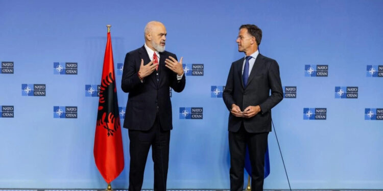 Rutte takon Ramën në Bruksel: Shqipëria ka mbështetje nga NATO.