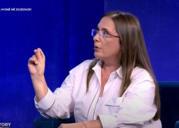 “SPAK konfiskon 978 telefona”, gazetarja Hoxha zbulon ‘aksionin’ e Prokurorisë së Posaçme: 11 zyrtarë të thirrur, hetim për tenderin e oksigjenit.
